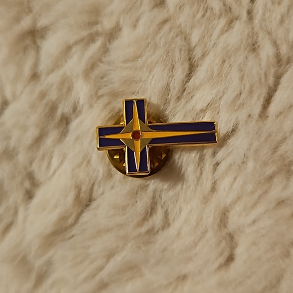 #0105 Cross pin - Picture 1 of 3